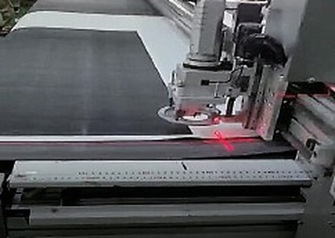 XY fabric cutting table